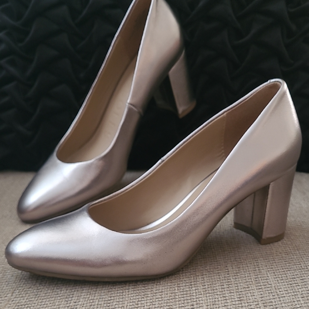 AEROSOLES BETSY PUMPS CHAMPAGNE METALLIC ALMOND TOE